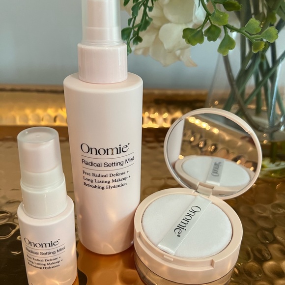 ONOMIE Setting Spray and powder bundle - Picture 2 of 2